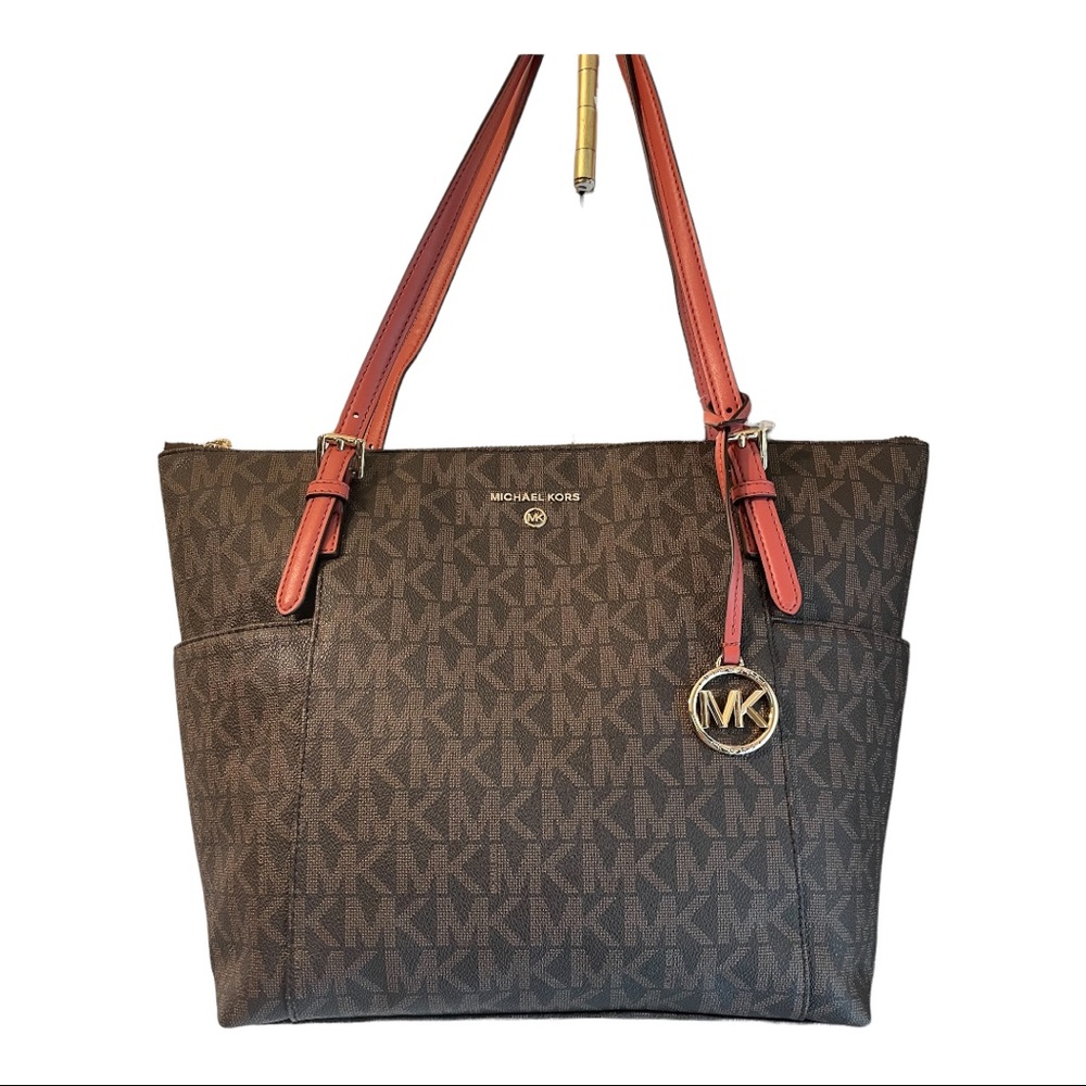 SOLD-MICHAEL Michael Kors Jet Set Charm - Picture 2 of 15